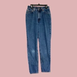 Vintage 512 Levi’s Slim Fit Tapered Leg ✨